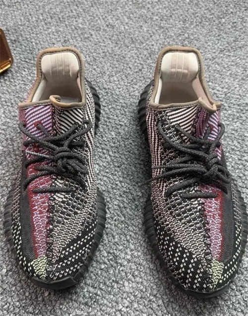 아디다스 이지 부스트 350 V2 예힐 - 논리플렉티브 FW5190 photo review