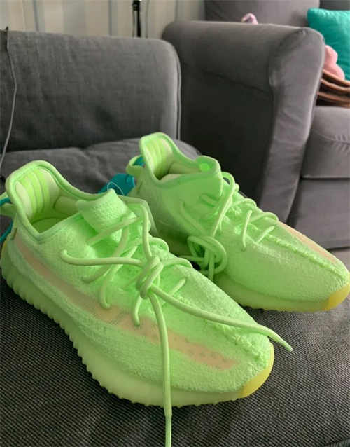 아디다스 이지 부스트 350 V2 예힐 - 논리플렉티브 FW5190 photo review