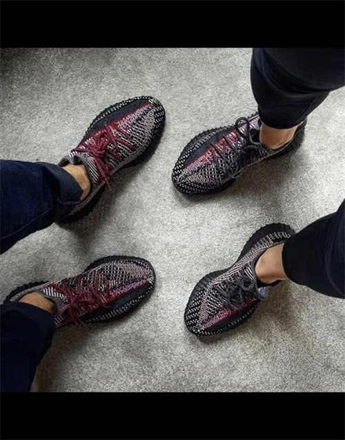 아디다스 이지 부스트 350 V2 예힐 - 논리플렉티브 FW5190 photo review