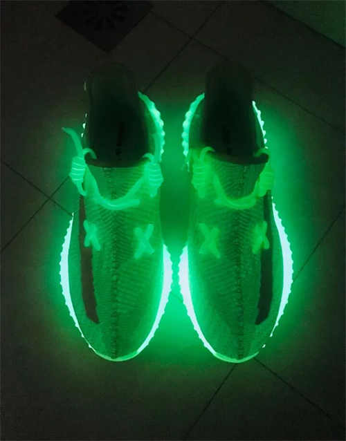 아디다스 이지 부스트 350 V2 예힐 - 논리플렉티브 FW5190 photo review