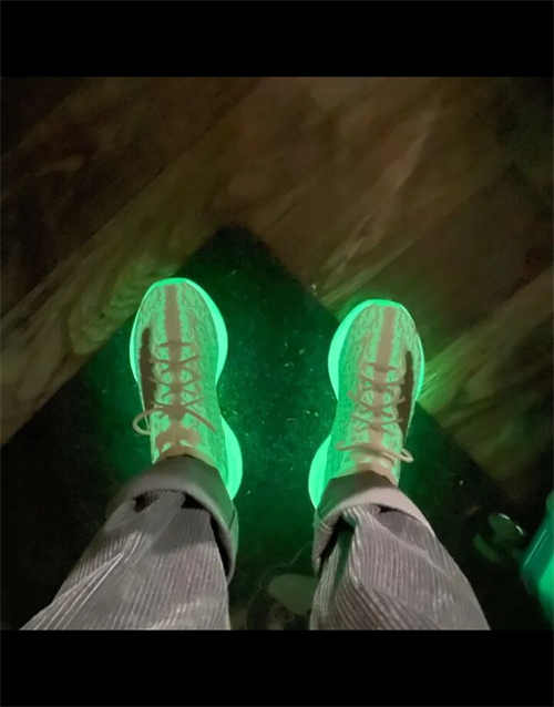 아디다스 이지 부스트 350 V2 예힐 - 논리플렉티브 FW5190 photo review