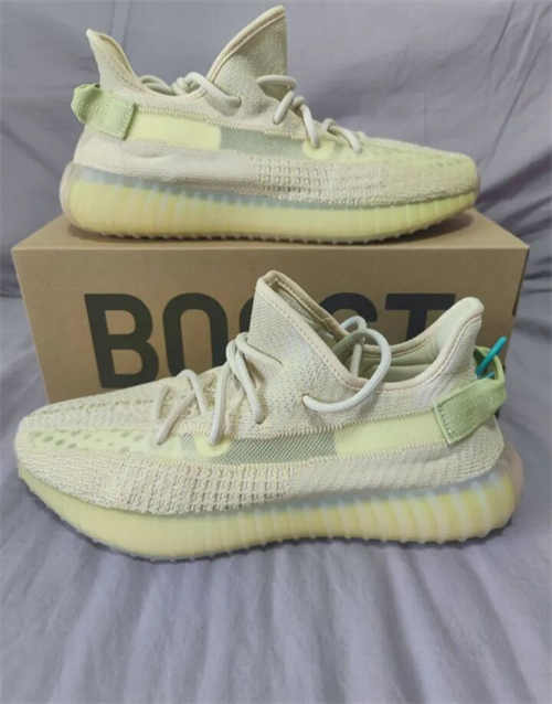 아디다스 이지 부스트 350 V2 테일라이트 FX9017 photo review