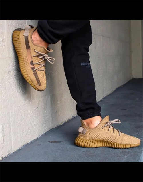 아디다스 이지 부스트 350 V2 테일라이트 FX9017 photo review