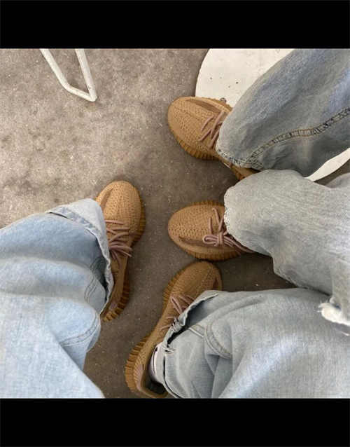 아디다스 이지 부스트 350 V2 테일라이트 FX9017 photo review