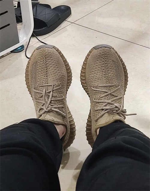 아디다스 이지 부스트 350 V2 테일라이트 FX9017 photo review