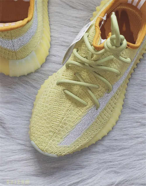 아디다스 이지 부스트 350 V2 마쉬 FX9034 photo review