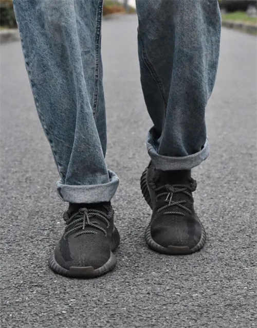 아디다스 이지 부스트 350 V2 신더 FY2903 photo review