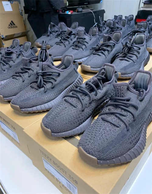 아디다스 이지 부스트 350 V2 신더 FY2903 photo review