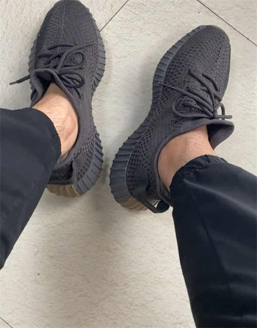 아디다스 이지 부스트 350 V2 신더 FY2903 photo review