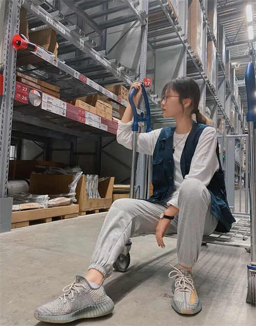 아디다스 이지 부스트 350 V2 애쉬 스톤 GW0089 photo review