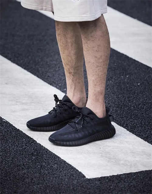 아디다스 이지 부스트 350 V2 모노 클레이 GW2870 photo review