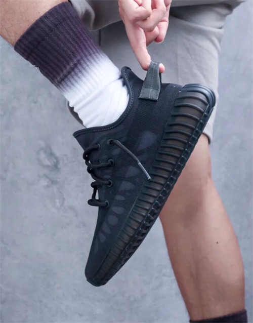 아디다스 이지 부스트 350 V2 모노 클레이 GW2870 photo review