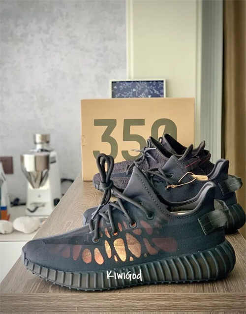 아디다스 이지 부스트 350 V2 모노 클레이 GW2870 photo review