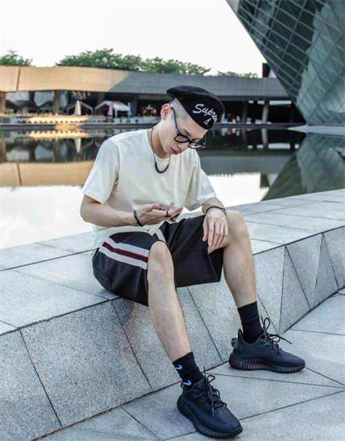 아디다스 이지 부스트 350 V2 모노 클레이 GW2870 photo review