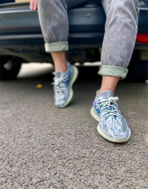 아디다스 이지 부스트 350 V2 믹스 오트 GW3773 photo review