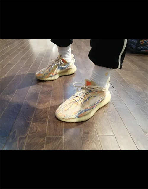 아디다스 이지 부스트 350 V2 믹스 오트 GW3773 photo review