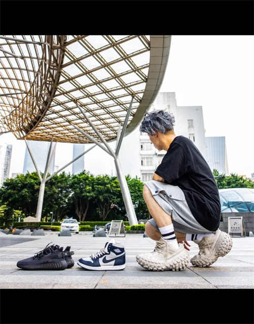 아디다스 이지 부스트 350 V2 믹스 락 GW3774 photo review