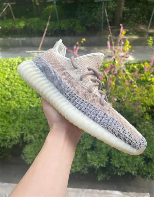 아디다스 이지 부스트 350 V2 애쉬 블루 GY7657 photo review