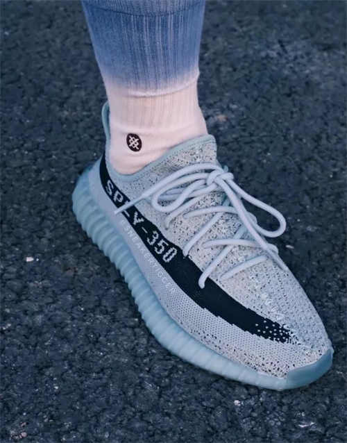 아디다스 이지 부스트 350 V2 그래닛 코어 블랙 HQ2059 photo review