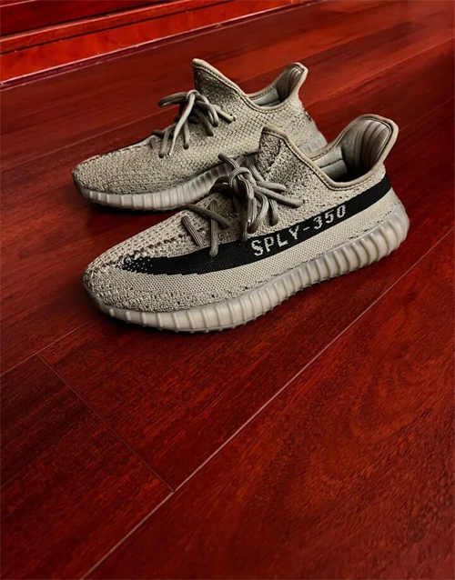 아디다스 이지 부스트 350 V2 그래닛 코어 블랙 HQ2059 photo review