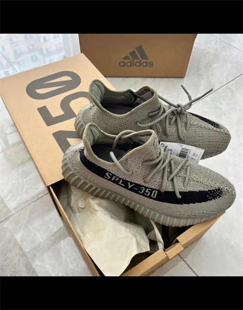 아디다스 이지 부스트 350 V2 그래닛 코어 블랙 HQ2059 photo review