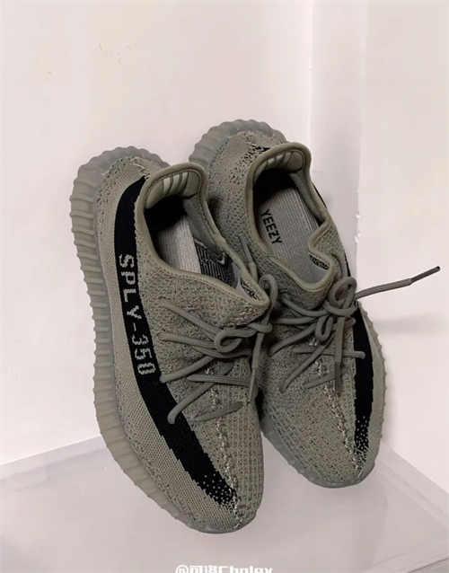 아디다스 이지 부스트 350 V2 그래닛 코어 블랙 HQ2059 photo review