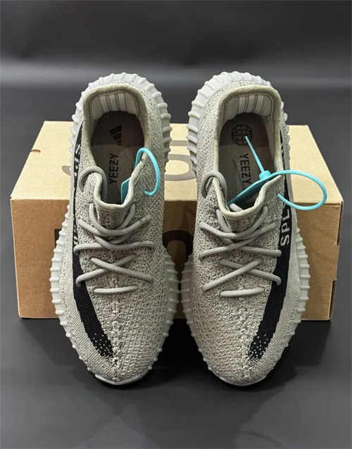 아디다스 이지 부스트 350 V2 그래닛 코어 블랙 HQ2059 photo review