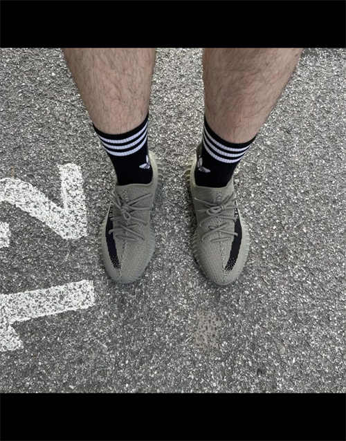 아디다스 이지 부스트 350 V2 그래닛 코어 블랙 HQ2059 photo review