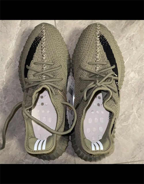 아디다스 이지 부스트 350 V2 그래닛 코어 블랙 HQ2059 photo review