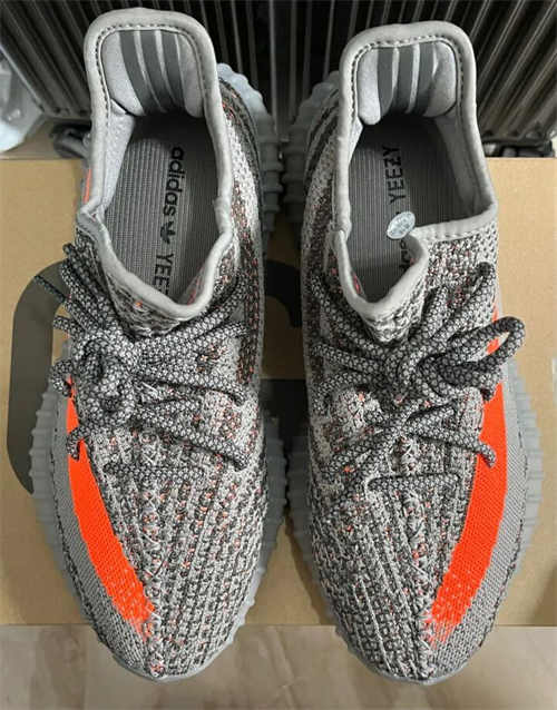 아디다스 이지 부스트 350 V2 카본 벨루가 HQ7045 photo review