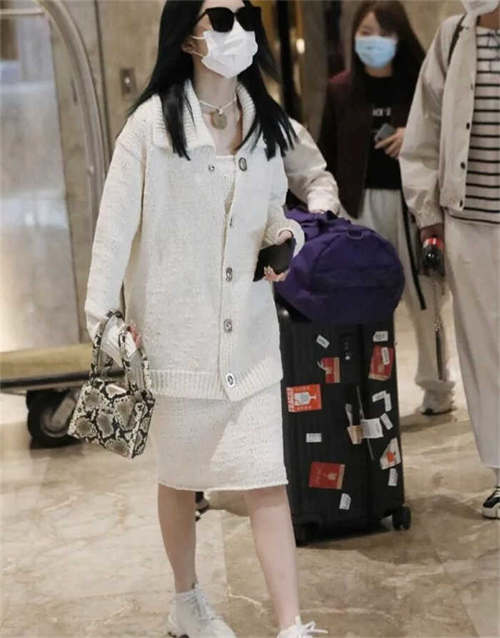 디올 D 커넥트 테크니컬 패브릭 화이트 KCK222NGG_S10W photo review