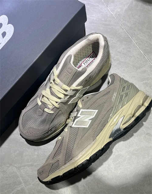 뉴발란스 1906R 오프 화이트 M1906RD photo review