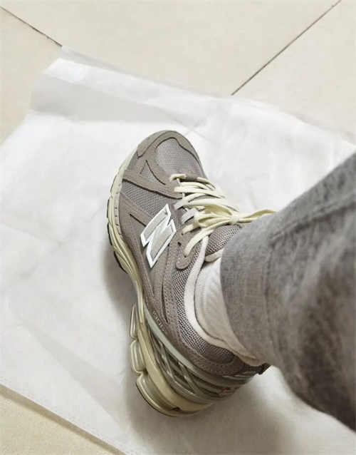 뉴발란스 1906R 오프 화이트 M1906RD photo review