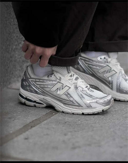 뉴발란스 1906R 실버 메탈릭 씨 솔트 M1906REE photo review