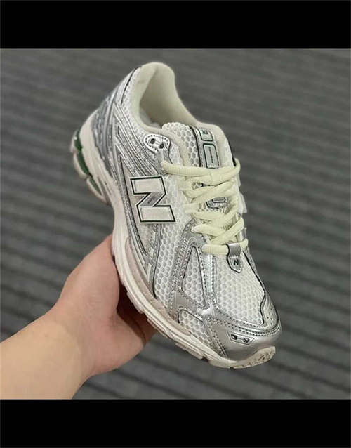 뉴발란스 1906R 실버 메탈릭 씨 솔트 M1906REE photo review