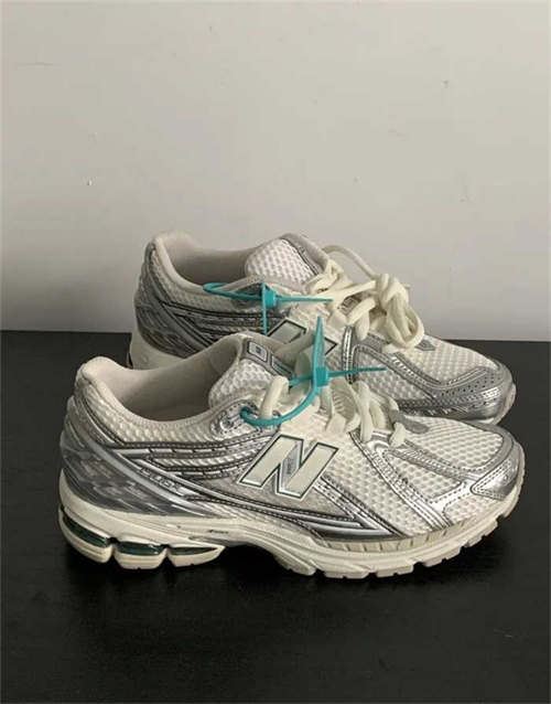 뉴발란스 1906R 실버 메탈릭 씨 솔트 M1906REE photo review