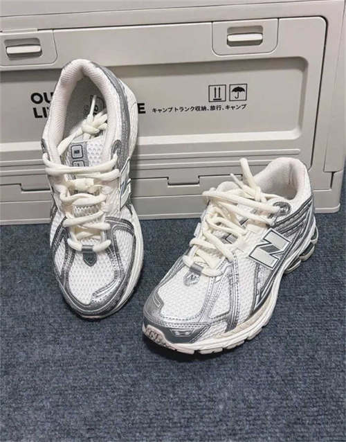 뉴발란스 1906R 실버 메탈릭 씨 솔트 M1906REE photo review