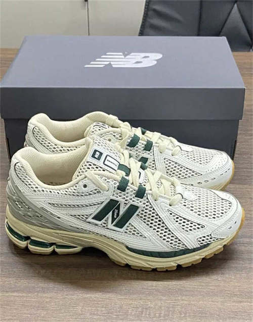 뉴발란스 1906R 화이트 그레이 M1906RP photo review