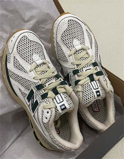 뉴발란스 1906R 화이트 그레이 M1906RP photo review