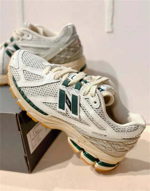 뉴발란스 1906R 화이트 그레이 M1906RP photo review