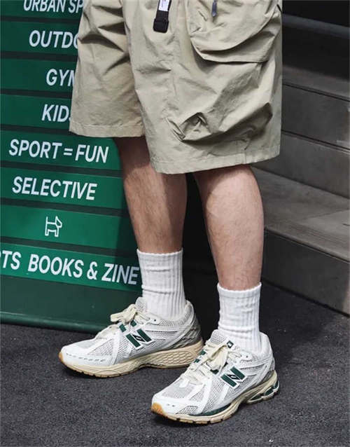 뉴발란스 1906R 화이트 그레이 M1906RP photo review