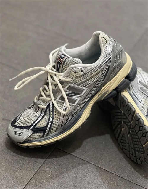 뉴발란스 x 디스이즈네버댓 1906R 2022 다운타운 런 M1906RTI photo review