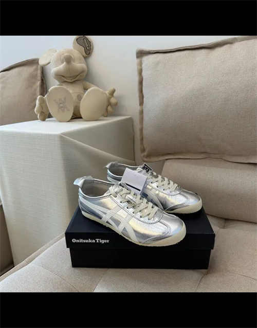 오니츠카 타이거 멕시코 66 화이트 실버 THL7C2-9399 photo review